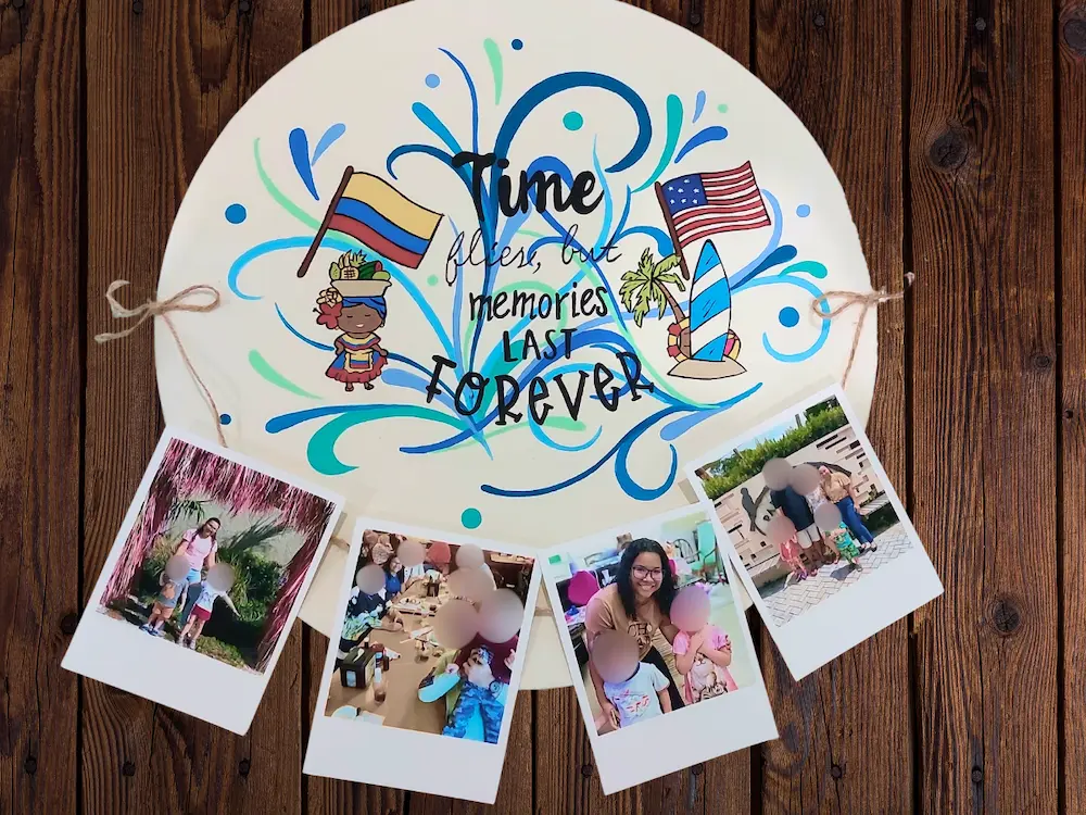 Regalo de despedida de Angelica Madrid como au pair a su host family en Florida con la frase Time flies, but memories last forever y fotos de recuerdos compartidos.